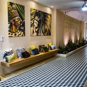 https://amira-residence-tulum.allrivieramayahotels.com